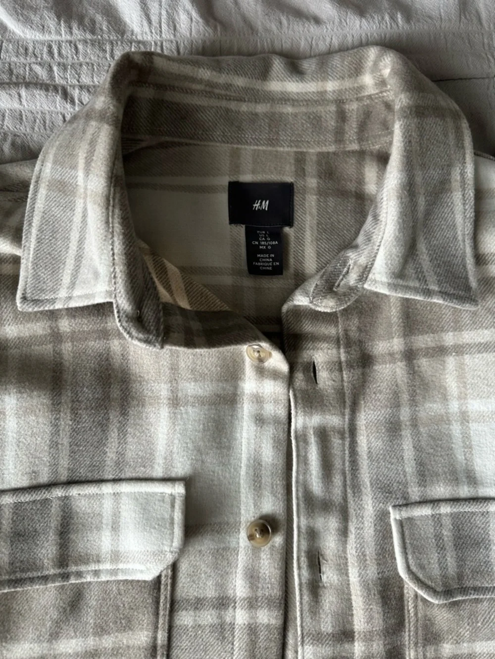 H&M men’s Beige and Cream Plaid Button-Up Shacket - Picture 2 of 4